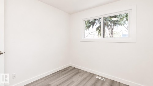 12916 123A Street Nw, Edmonton, AB - Indoor Photo Showing Other Room