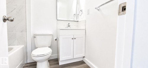 12916 123A Street Nw, Edmonton, AB - Indoor Photo Showing Bathroom