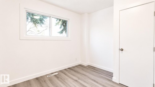 12916 123A Street Nw, Edmonton, AB - Indoor Photo Showing Other Room