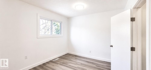 12916 123A Street Nw, Edmonton, AB - Indoor Photo Showing Other Room