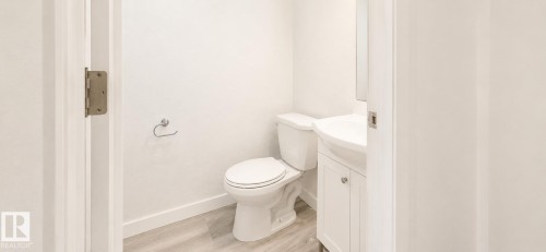12916 123A Street Nw, Edmonton, AB - Indoor Photo Showing Bathroom