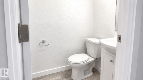 12916 123A Street Nw, Edmonton, AB - Indoor Photo Showing Bathroom