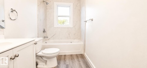 12916 123A Street Nw, Edmonton, AB - Indoor Photo Showing Bathroom