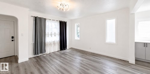 12916 123A Street Nw, Edmonton, AB - Indoor Photo Showing Other Room