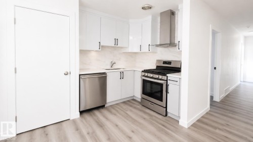 12916 123A Street Nw, Edmonton, AB - Indoor Photo Showing Kitchen