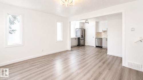 12916 123A Street Nw, Edmonton, AB - Indoor Photo Showing Kitchen