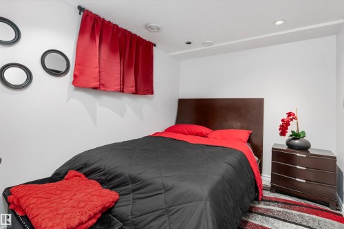 12 Dunluce Road Nw, Edmonton, AB - Indoor Photo Showing Bedroom