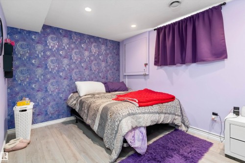 12 Dunluce Road Nw, Edmonton, AB - Indoor Photo Showing Bedroom