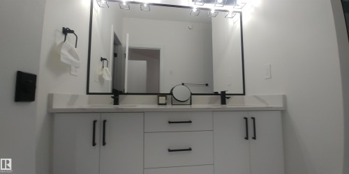 8903 Mayday Way Sw, Edmonton, AB - Indoor Photo Showing Bathroom