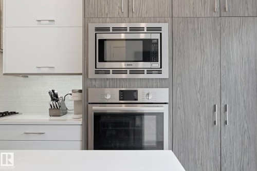 10433 140 Street Nw, Edmonton, AB - Indoor Photo Showing Kitchen
