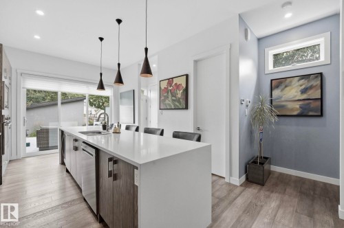 10433 140 Street Nw, Edmonton, AB - Indoor Photo Showing Kitchen With Upgraded Kitchen
