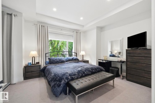 10433 140 Street Nw, Edmonton, AB - Indoor Photo Showing Bedroom