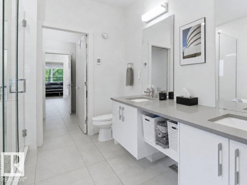 10433 140 Street Nw, Edmonton, AB - Indoor Photo Showing Bathroom