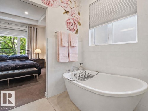 10433 140 Street Nw, Edmonton, AB - Indoor Photo Showing Bathroom