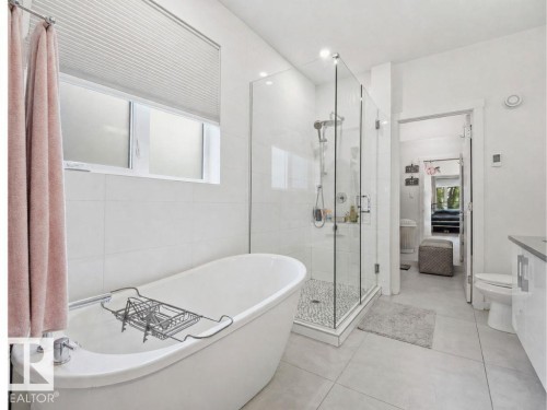10433 140 Street Nw, Edmonton, AB - Indoor Photo Showing Bathroom