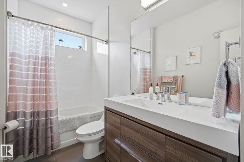 10433 140 Street Nw, Edmonton, AB - Indoor Photo Showing Bathroom