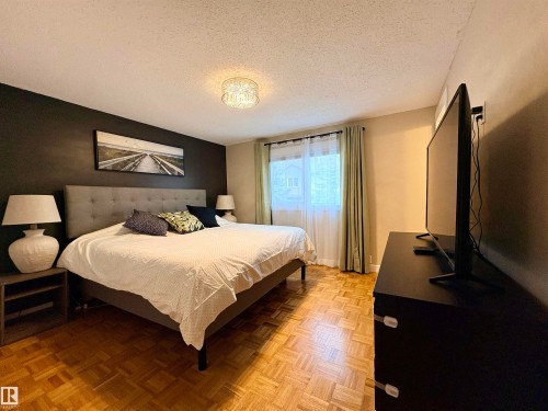 17019 108 Street Nw, Edmonton, AB - Indoor Photo Showing Bedroom