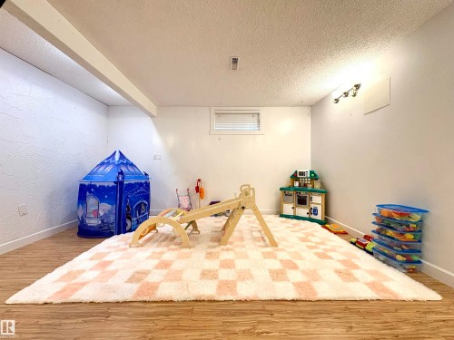 17019 108 Street Nw, Edmonton, AB - Indoor