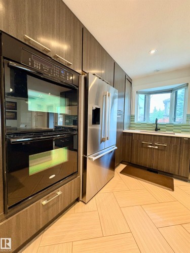 17019 108 Street Nw, Edmonton, AB - Indoor Photo Showing Kitchen