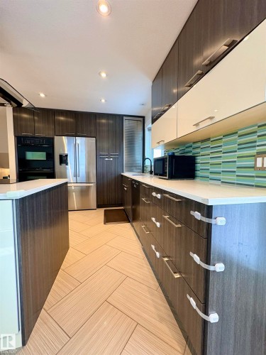 17019 108 Street Nw, Edmonton, AB - Indoor Photo Showing Kitchen