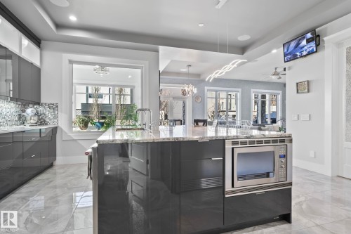 3652 Westcliff Way Sw, Edmonton, AB - Indoor Photo Showing Kitchen With Upgraded Kitchen