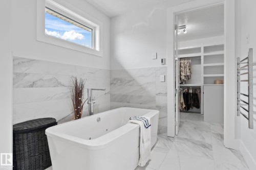 3652 Westcliff Way Sw, Edmonton, AB - Indoor Photo Showing Bathroom