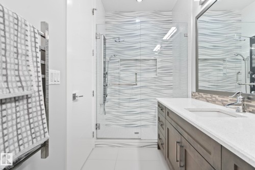 3652 Westcliff Way Sw, Edmonton, AB - Indoor Photo Showing Bathroom