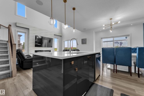 5228 169 Ave Nw Nw, Edmonton, AB - Indoor Photo Showing Kitchen