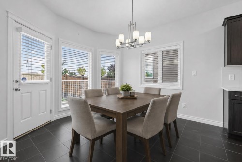 15852 10 Avenue Sw, Edmonton, AB - Indoor Photo Showing Dining Room