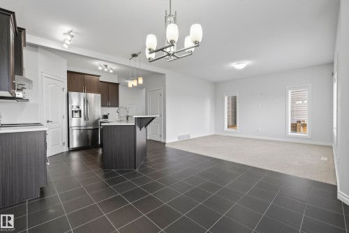 15852 10 Avenue Sw, Edmonton, AB - Indoor Photo Showing Kitchen