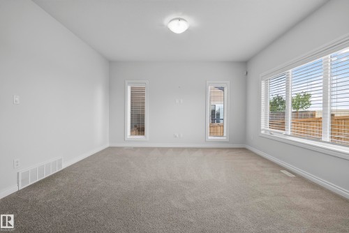 15852 10 Avenue Sw, Edmonton, AB - Indoor Photo Showing Other Room