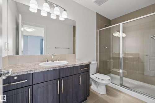 15852 10 Avenue Sw, Edmonton, AB - Indoor Photo Showing Bathroom