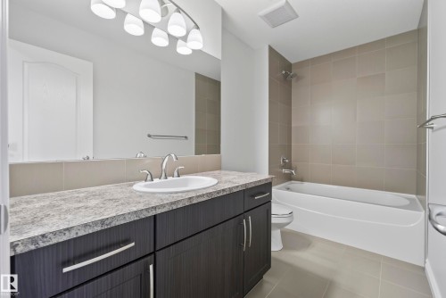 15852 10 Avenue Sw, Edmonton, AB - Indoor Photo Showing Bathroom