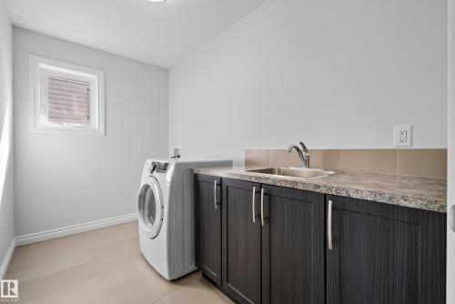15852 10 Avenue Sw, Edmonton, AB - Indoor Photo Showing Laundry Room