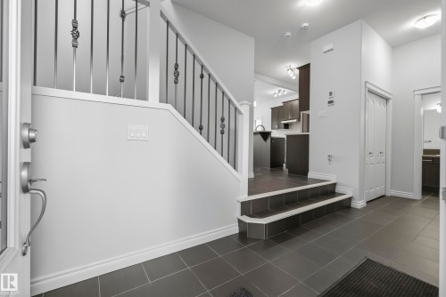 15852 10 Avenue Sw, Edmonton, AB - Indoor Photo Showing Other Room
