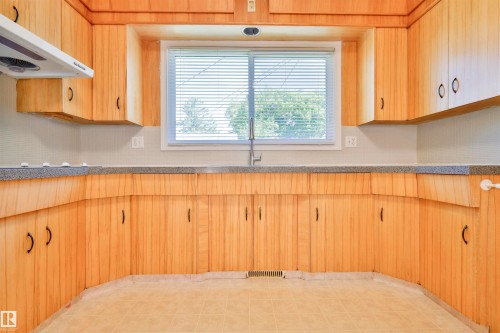 4015 120 Street Nw, Edmonton, AB - Indoor Photo Showing Kitchen