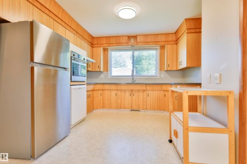 4015 120 Street Nw, Edmonton, AB - Indoor Photo Showing Kitchen