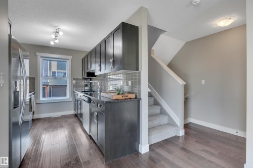 #296 401 Southfork Dr, Leduc, AB - Indoor Photo Showing Kitchen