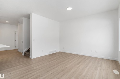 922 18 Avenue Nw, Edmonton, AB - Indoor Photo Showing Other Room