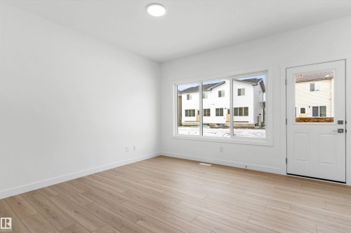 922 18 Avenue Nw, Edmonton, AB - Indoor Photo Showing Other Room