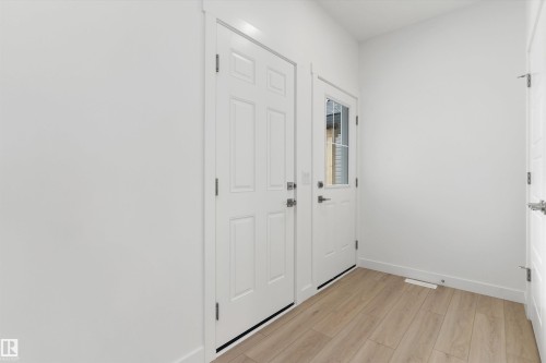 922 18 Avenue Nw, Edmonton, AB - Indoor Photo Showing Other Room