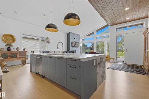 4111 Aspen Drive Nw, Edmonton, AB - Indoor Photo Showing Kitchen With Upgraded Kitchen
