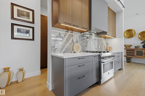 4111 Aspen Drive Nw, Edmonton, AB - Indoor Photo Showing Kitchen