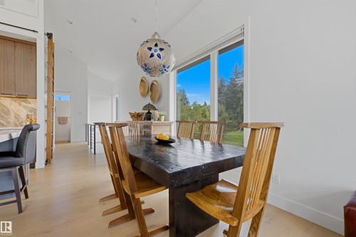 4111 Aspen Drive Nw, Edmonton, AB - Indoor Photo Showing Dining Room