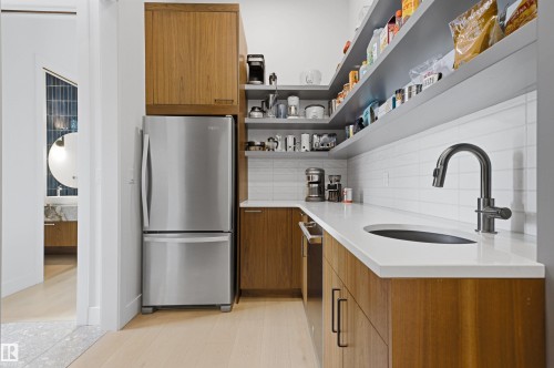4111 Aspen Drive Nw, Edmonton, AB - Indoor Photo Showing Kitchen