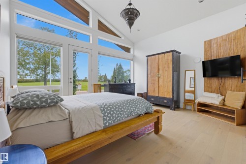 4111 Aspen Drive Nw, Edmonton, AB - Indoor Photo Showing Bedroom