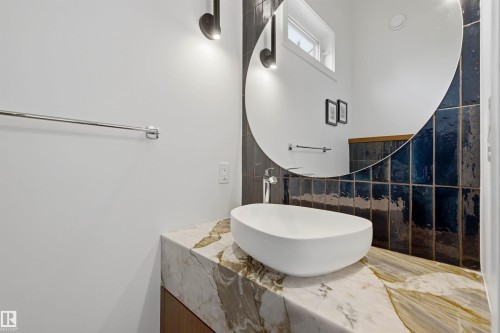 4111 Aspen Drive Nw, Edmonton, AB - Indoor Photo Showing Bathroom