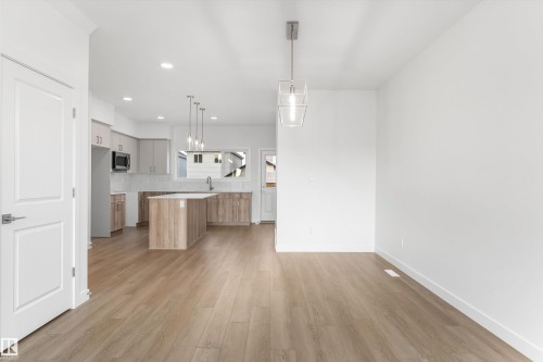1012 14 Avenue Nw, Edmonton, AB - Indoor Photo Showing Kitchen