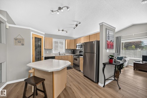 322 84 Street Sw, Edmonton, AB - Indoor Photo Showing Kitchen