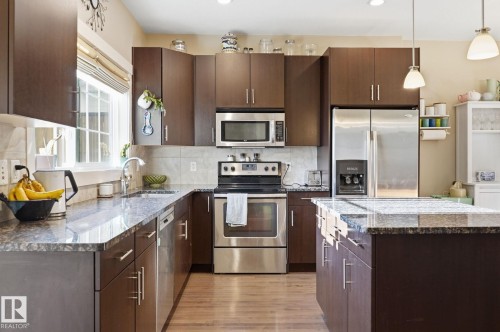 914 Valour Way Nw, Edmonton, AB - Indoor Photo Showing Kitchen With Stainless Steel Kitchen With Upgraded Kitchen
